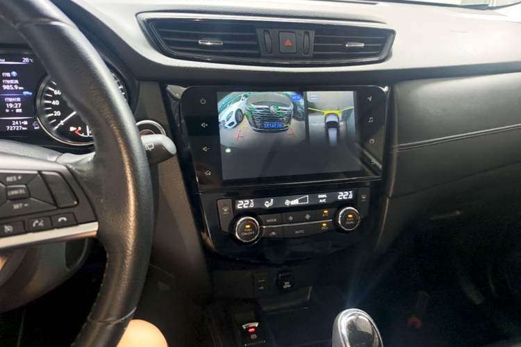 Used Nissan X-Trail 2020 2.0L XL ITS 3-Row CVT 2WD SmartConnect 7-Seater Comfort Edition Audio And AC Panel