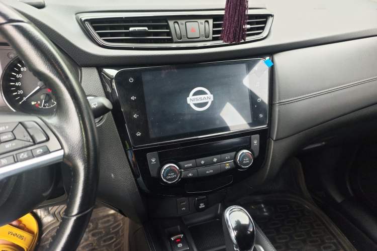Used Nissan X-Trail 2020 2.0L XL ITS CVT 2WD SmartConnect Comfort Edition Audio And AC Panel