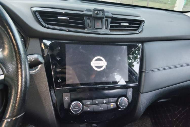 Used Nissan X-Trail 2020 2.0L XL ITS CVT 2WD SmartConnect Comfort Edition Audio And AC Panel