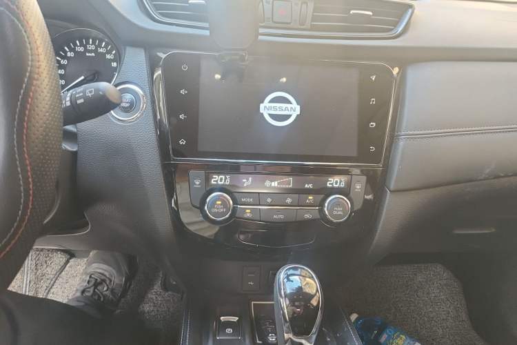 Used Nissan X-Trail 2020 2.0L XL Premium CVT 2WD SmartConnect Luxury Edition Audio And AC Panel