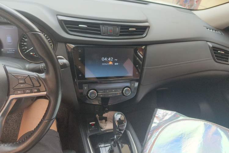 Used Nissan X-Trail 2020 2.0L XL ITS CVT 2WD SmartConnect Comfort Edition Audio And AC Panel