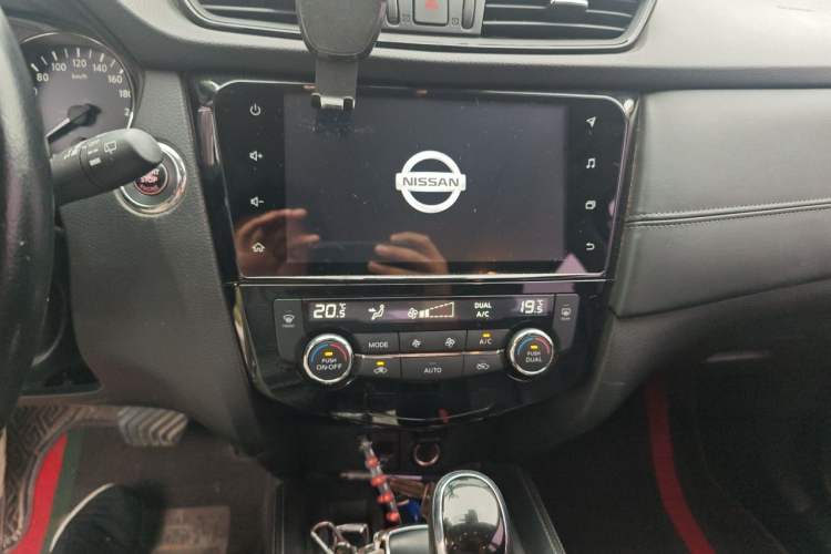 Used Nissan X-Trail 2020 2.0L XL ITS CVT 2WD SmartConnect Comfort Edition Audio And AC Panel