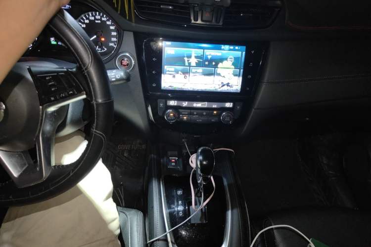 Used Nissan X-Trail 2020 2.0L XL ITS CVT 2WD SmartConnect Comfort Edition Audio And AC Panel
