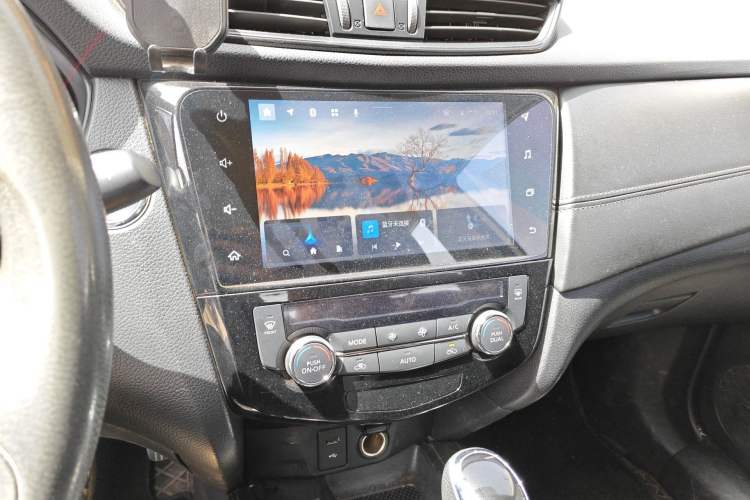 Used Nissan X-Trail 2020 2.5L XL CVT 4WD SmartConnect Advanced Edition Audio And AC Panel