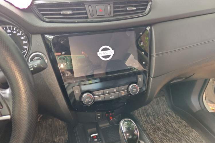 Used Nissan X-Trail 2020 2.0L XL ITS CVT 2WD SmartConnect Comfort Edition Audio And AC Panel