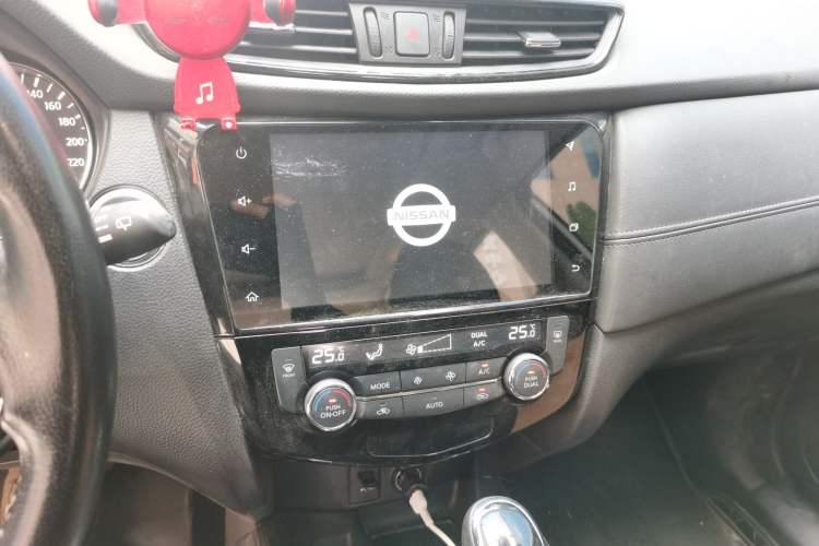 Used Nissan X-Trail 2020 2.0L XL ITS CVT 2WD SmartConnect Comfort Edition Audio And AC Panel