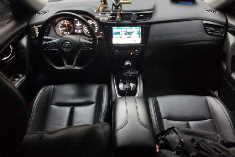 Used Nissan X-Trail 2020 2.0L XL ITS 3-Row CVT 2WD SmartConnect 7-Seater Comfort Edition Center Console