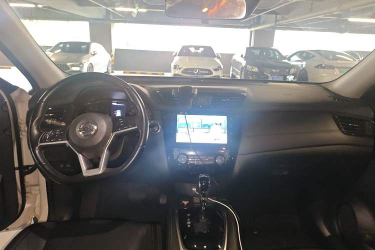 Used Nissan X-Trail 2020 2.0L XL Premium CVT 2WD SmartConnect Luxury Edition Center Console