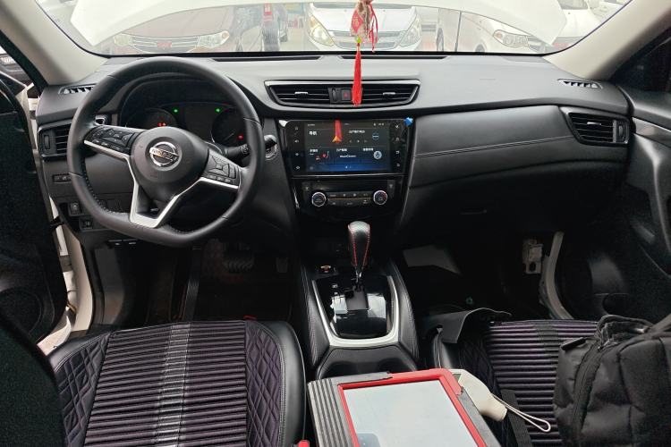 Used Nissan X-Trail 2020 2.0L XL ITS 3-Row CVT 2WD SmartConnect 7-Seater Comfort Edition Center Console