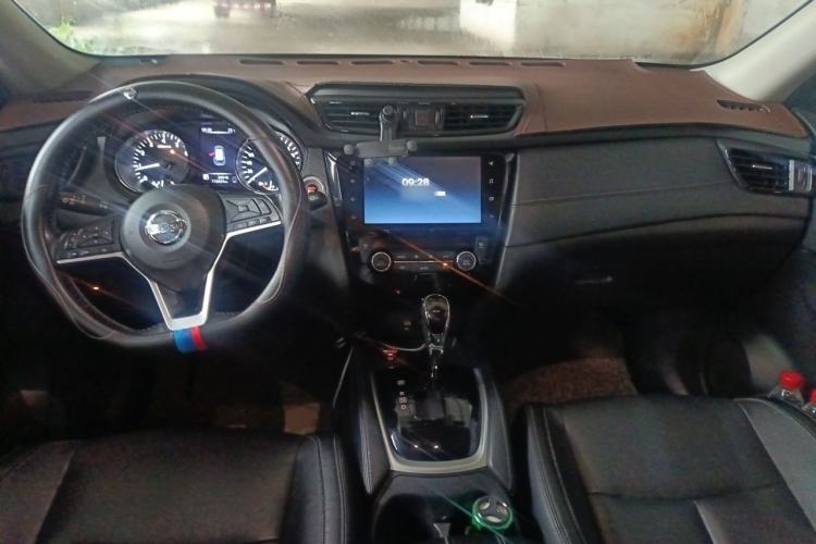 Used Nissan X-Trail 2020 2.0L XL ITS 3-Row CVT 2WD SmartConnect 7-Seater Comfort Edition Center Console