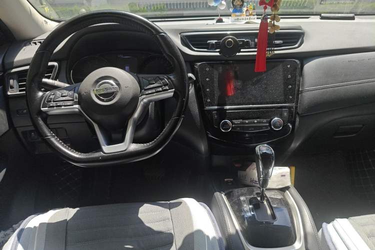 Used Nissan X-Trail 2020 2.0L XL Premium CVT 2WD SmartConnect Luxury Edition Center Console