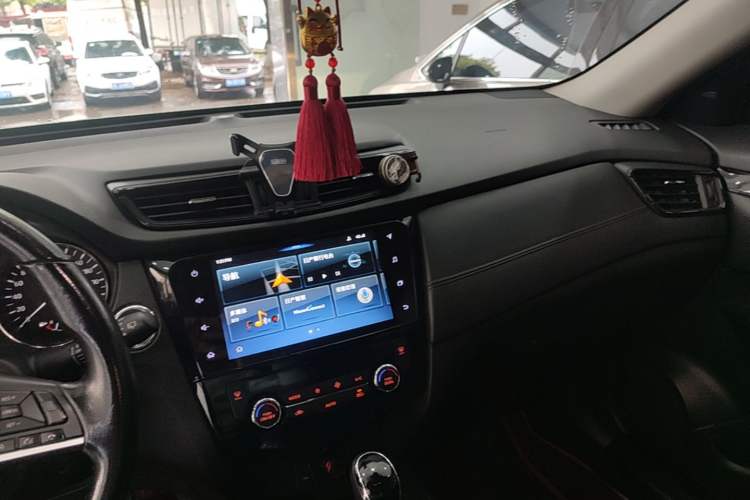 Used Nissan X-Trail 2020 2.0L XL Premium CVT 2WD SmartConnect Luxury Edition Center Console