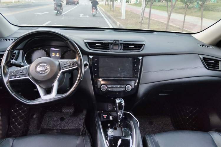 Used Nissan X-Trail 2020 2.0L XL ITS CVT 2WD SmartConnect Comfort Edition Center Console