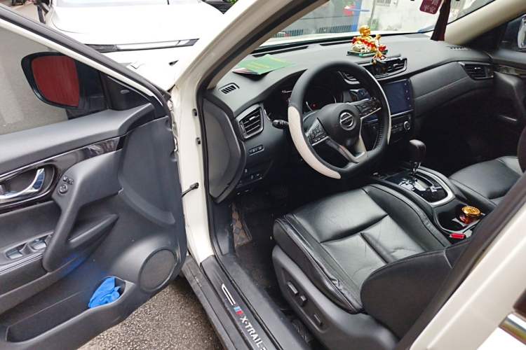Used Nissan X-Trail 2020 2.0L XL ITS 3-Row CVT 2WD SmartConnect 7-Seater Comfort Edition Driver Seat