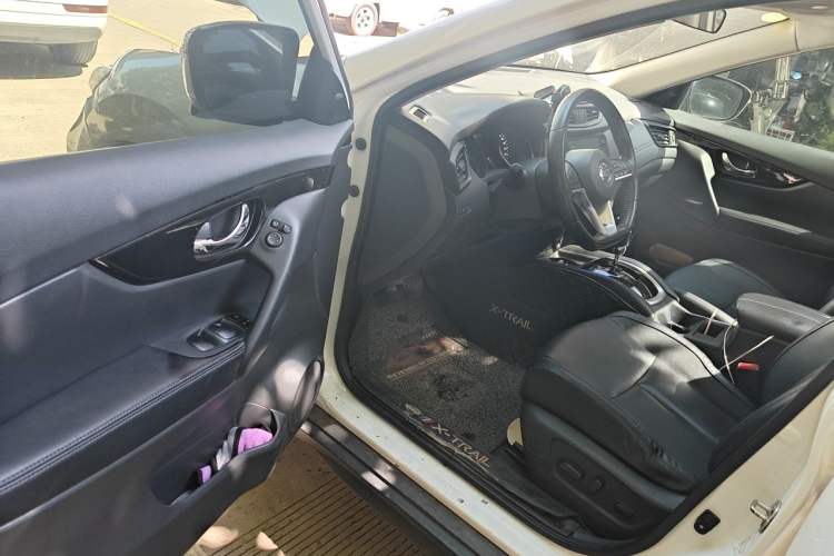 Used Nissan X-Trail 2020 2.0L XL Premium CVT 2WD SmartConnect Luxury Edition Driver Seat