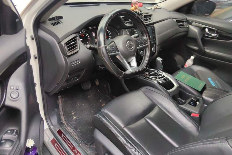 Used Nissan X-Trail 2020 2.0L XL ITS 3-Row CVT 2WD SmartConnect 7-Seater Comfort Edition Driver Seat