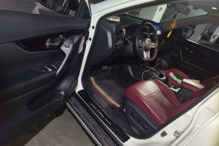 Used Nissan X-Trail 2020 2.0L XL ITS 3-Row CVT 2WD SmartConnect 7-Seater Comfort Edition Driver Seat