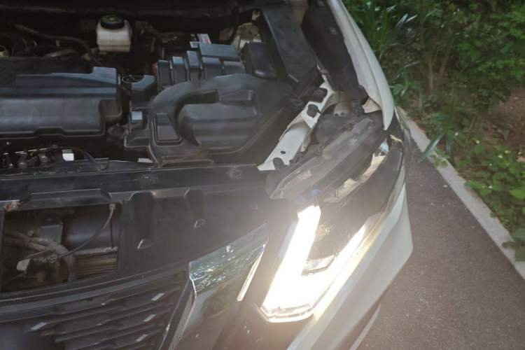 Used Nissan X-Trail 2020 2.0L XL ITS CVT 2WD SmartConnect Comfort Edition Engine Bay Left