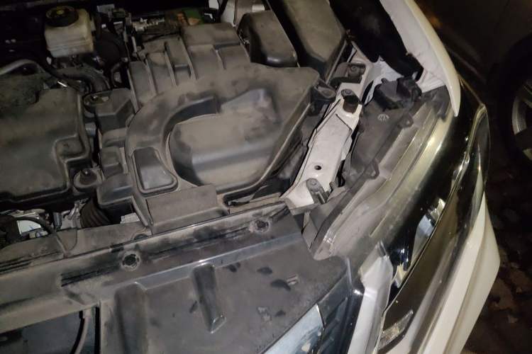 Used Nissan X-Trail 2020 2.0L XL Premium CVT 2WD SmartConnect Luxury Edition Engine Bay Left