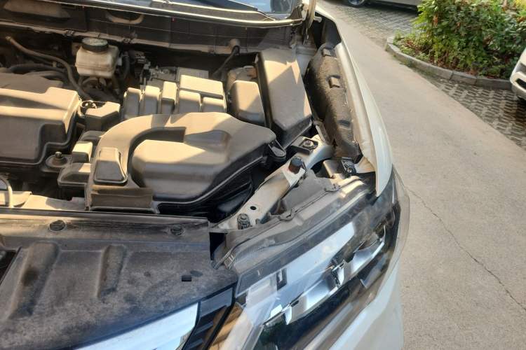 Used Nissan X-Trail 2020 2.0L XL Premium CVT 2WD SmartConnect Luxury Edition Engine Bay Left