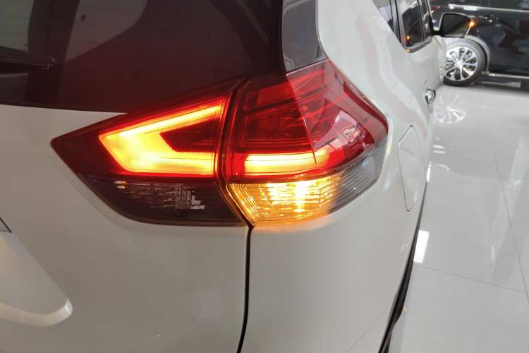Used Nissan X-Trail 2020 2.0L XL ITS 3-Row CVT 2WD SmartConnect 7-Seater Comfort Edition Exterior 3