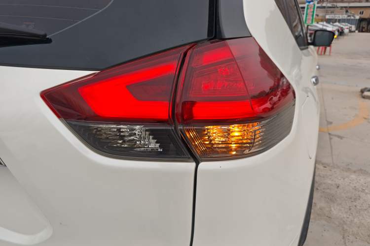 Used Nissan X-Trail 2020 2.0L XL ITS CVT 2WD SmartConnect Comfort Edition Exterior 3