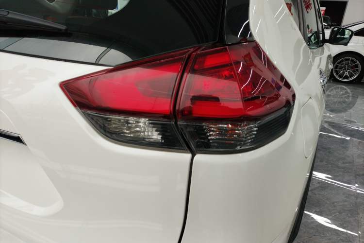 Used Nissan X-Trail 2020 2.0L XL ITS CVT 2WD SmartConnect Comfort Edition Exterior 3