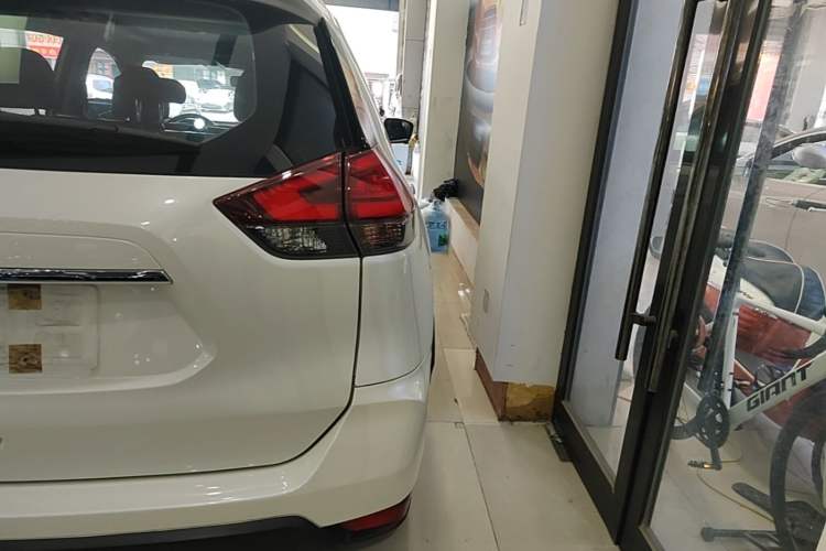 Used Nissan X-Trail 2020 2.0L XL ITS CVT 2WD SmartConnect Comfort Edition Exterior 3