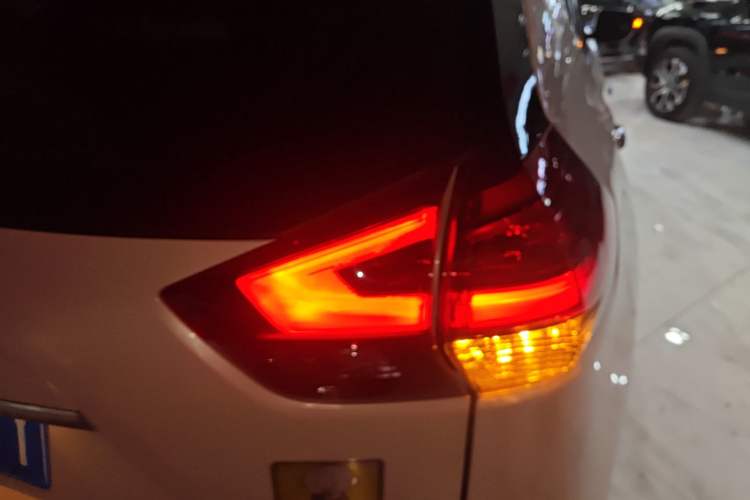 Used Nissan X-Trail 2020 2.0L XL ITS CVT 2WD SmartConnect Comfort Edition Exterior 3