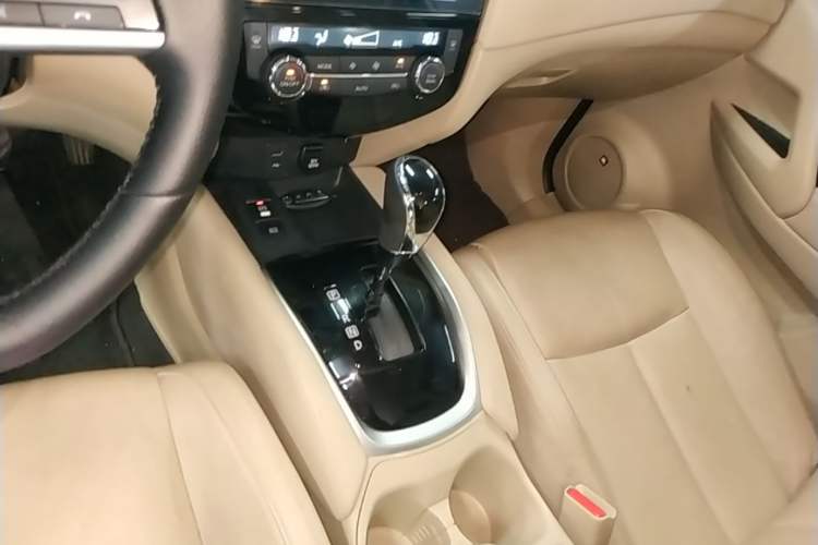 Used Nissan X-Trail 2020 2.5L XL ITS 3-Row CVT 4WD Seven-Seater Luxury Navigation Edition Gear Lever