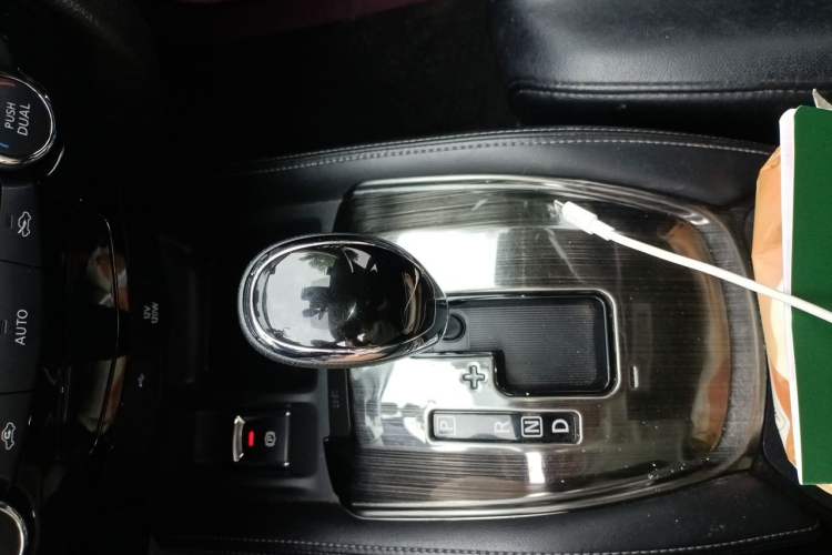 Used Nissan X-Trail 2020 2.0L XL ITS CVT 2WD SmartConnect Comfort Edition Gear Lever