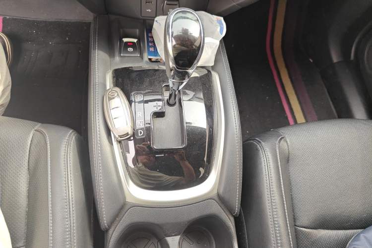 Used Nissan X-Trail 2020 2.0L XL Premium CVT 2WD SmartConnect Luxury Edition Gear Lever