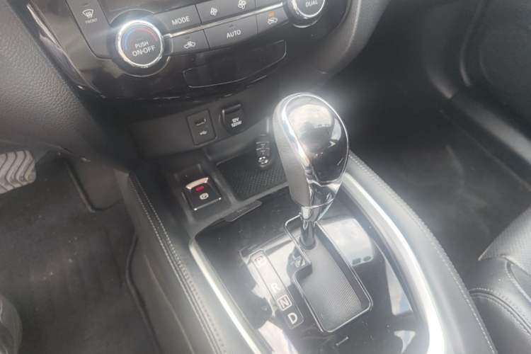 Used Nissan X-Trail 2020 2.0L XL ITS CVT 2WD SmartConnect Comfort Edition Gear Lever