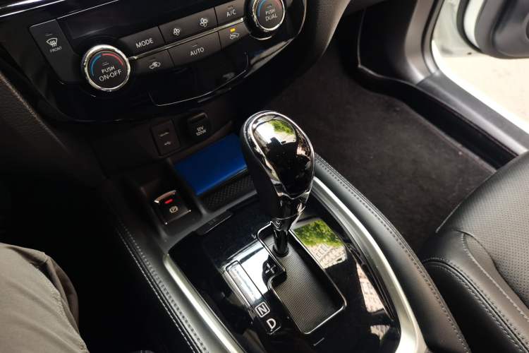 Used Nissan X-Trail 2020 2.0L XL Premium CVT 2WD SmartConnect Luxury Edition Gear Lever