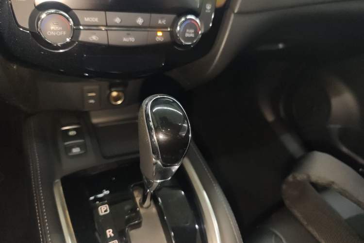 Used Nissan X-Trail 2020 2.5L XL ITS CVT 4WD Deluxe Navigation Edition Gear Lever