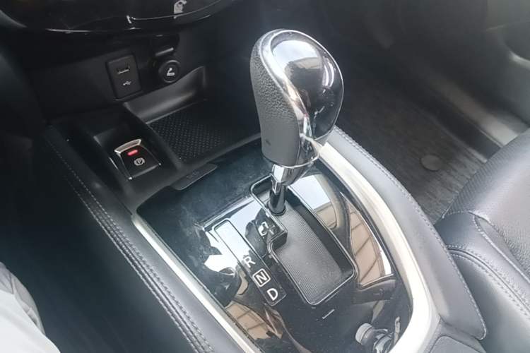 Used Nissan X-Trail 2020 2.0L XL ITS CVT 2WD SmartConnect Comfort Edition Gear Lever