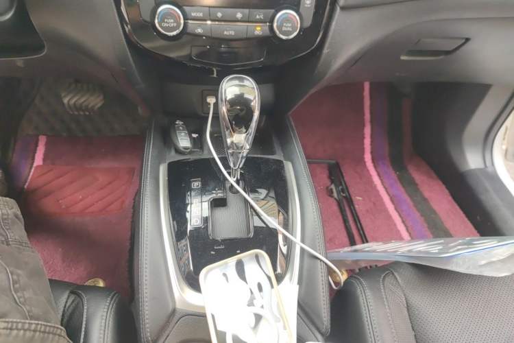 Used Nissan X-Trail 2020 2.0L XL Premium CVT 2WD SmartConnect Luxury Edition Gear Lever
