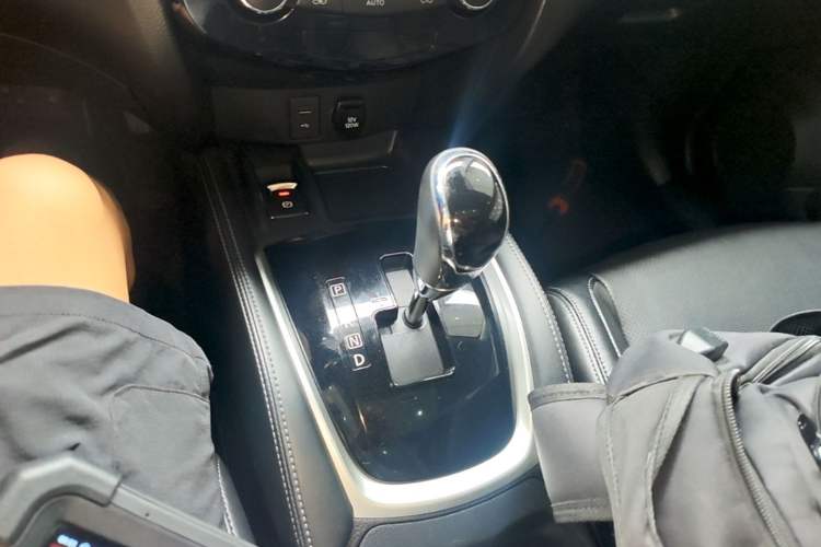 Used Nissan X-Trail 2020 2.0L XL ITS 3-Row CVT 2WD SmartConnect 7-Seater Comfort Edition Gear Lever