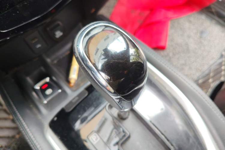 Used Nissan X-Trail 2020 2.0L XL Premium CVT 2WD SmartConnect Luxury Edition Gear Lever