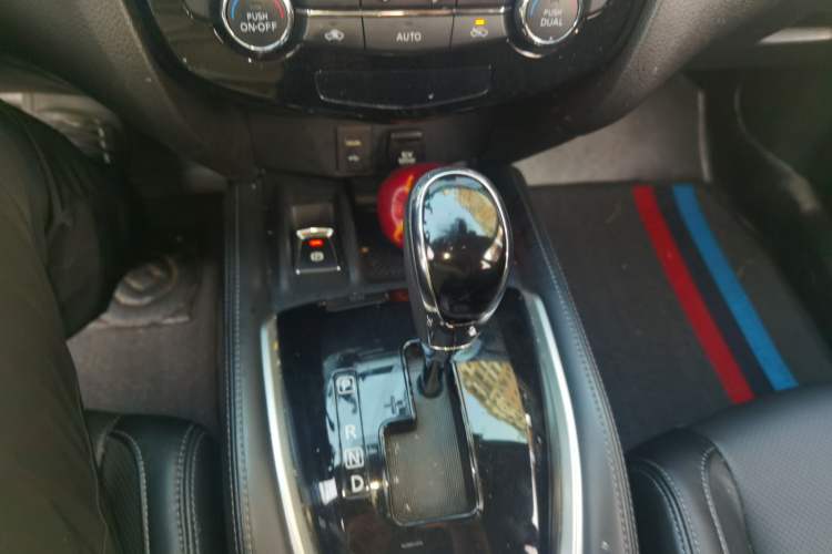 Used Nissan X-Trail 2020 2.0L XL Premium CVT 2WD SmartConnect Luxury Edition Gear Lever