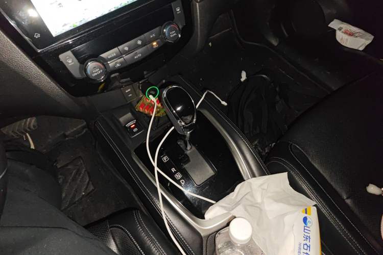 Used Nissan X-Trail 2020 2.0L XL ITS 3-Row CVT 2WD SmartConnect 7-Seater Comfort Edition Gear Lever