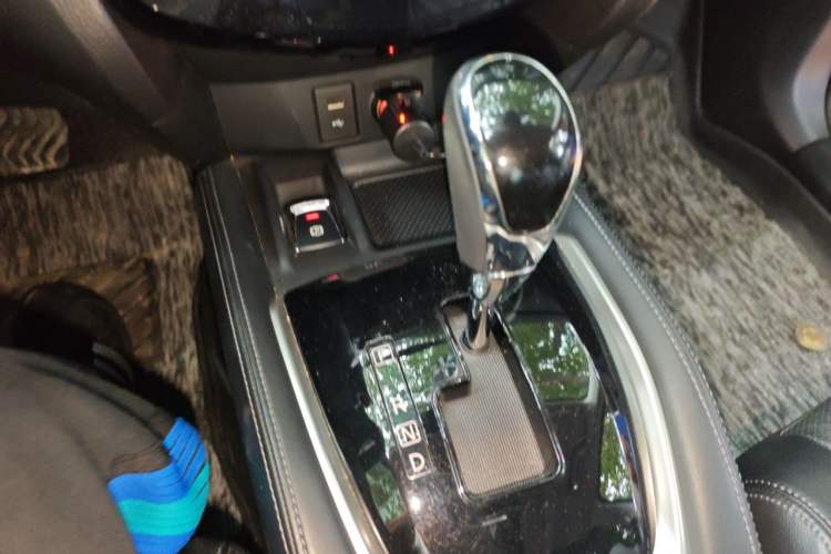 Used Nissan X-Trail 2020 2.0L XL ITS CVT 2WD SmartConnect Comfort Edition Gear Lever