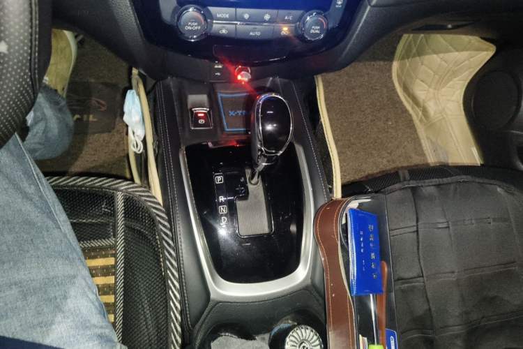 Used Nissan X-Trail 2020 2.0L XL ITS CVT 2WD SmartConnect Comfort Edition Gear Lever