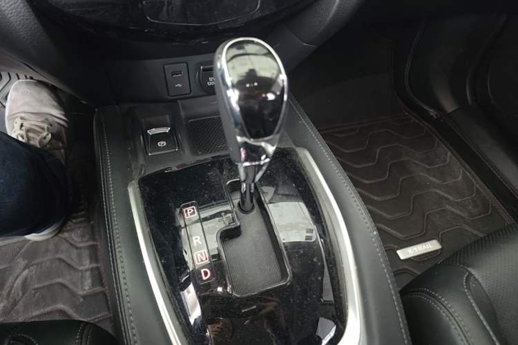 Used Nissan X-Trail 2020 2.0L XL Premium CVT 2WD SmartConnect Luxury Edition Gear Lever
