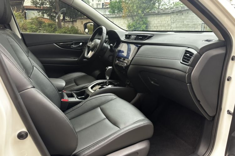 Used Nissan X-Trail 2020 2.0L XL Premium CVT 2WD SmartConnect Luxury Edition Interior 2