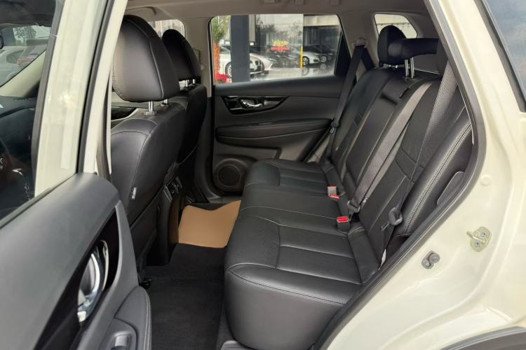 Used Nissan X-Trail 2020 2.0L XL Premium CVT 2WD SmartConnect Luxury Edition Interior 4