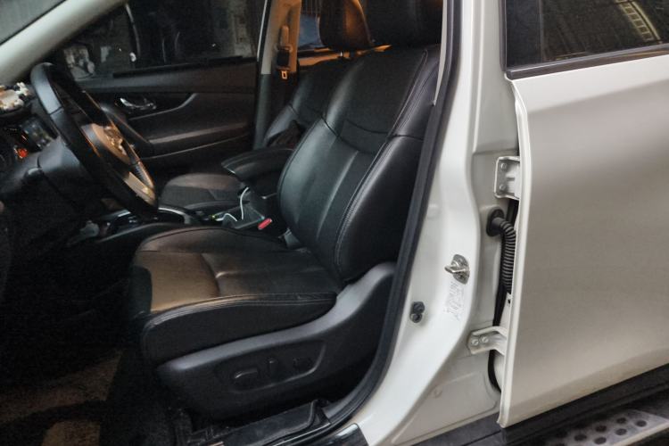 Used Nissan X-Trail 2020 2.0L XL ITS 3-Row CVT 2WD SmartConnect 7-Seater Comfort Edition Left Front Seat