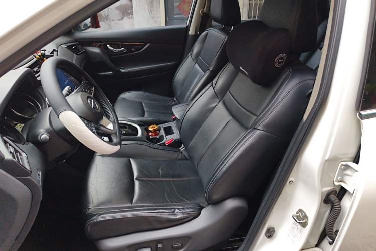 Used Nissan X-Trail 2020 2.0L XL ITS 3-Row CVT 2WD SmartConnect 7-Seater Comfort Edition Left Front Seat