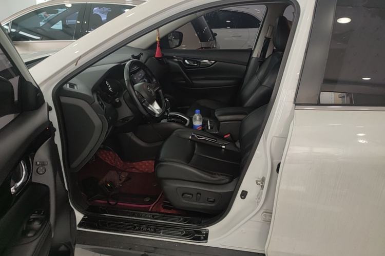 Used Nissan X-Trail 2020 2.0L XL Premium CVT 2WD SmartConnect Luxury Edition Left Front Seat
