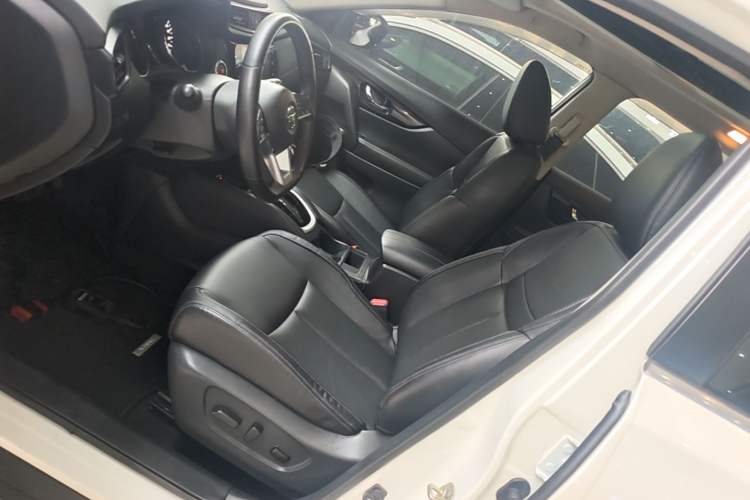 Used Nissan X-Trail 2020 2.0L XL ITS 3-Row CVT 2WD SmartConnect 7-Seater Comfort Edition Left Front Seat